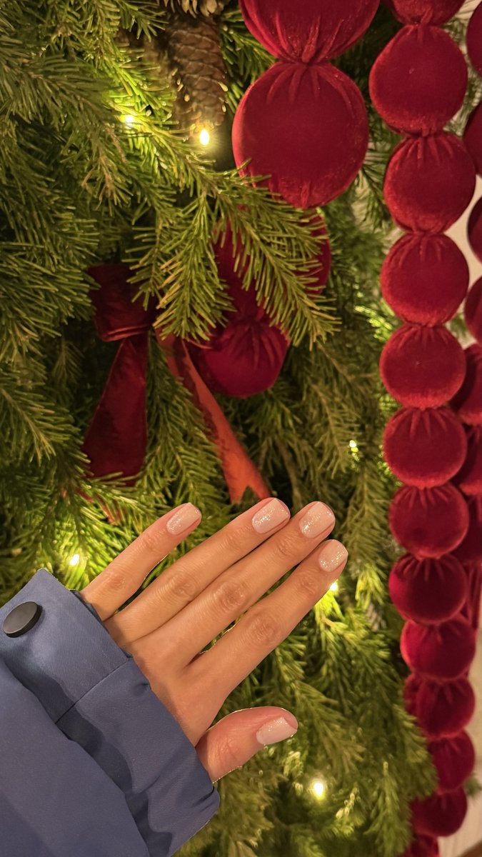 Маникюр у ёлки Тюмень