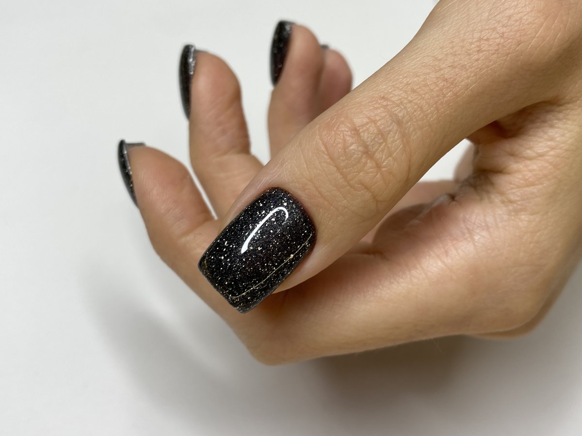 Маникюр с блёстками Тюмень