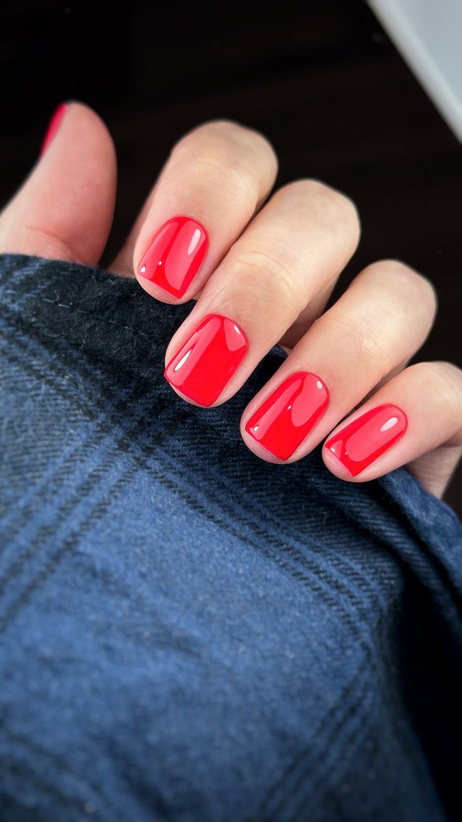 Красный маникюр Тюмень